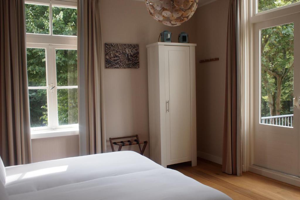 Loetje Overveen Bloemendaal Cameră foto
